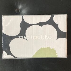 Marimekko Black/White/Green Unikko Poppy Pattern King Sateen Pillowcases Pair